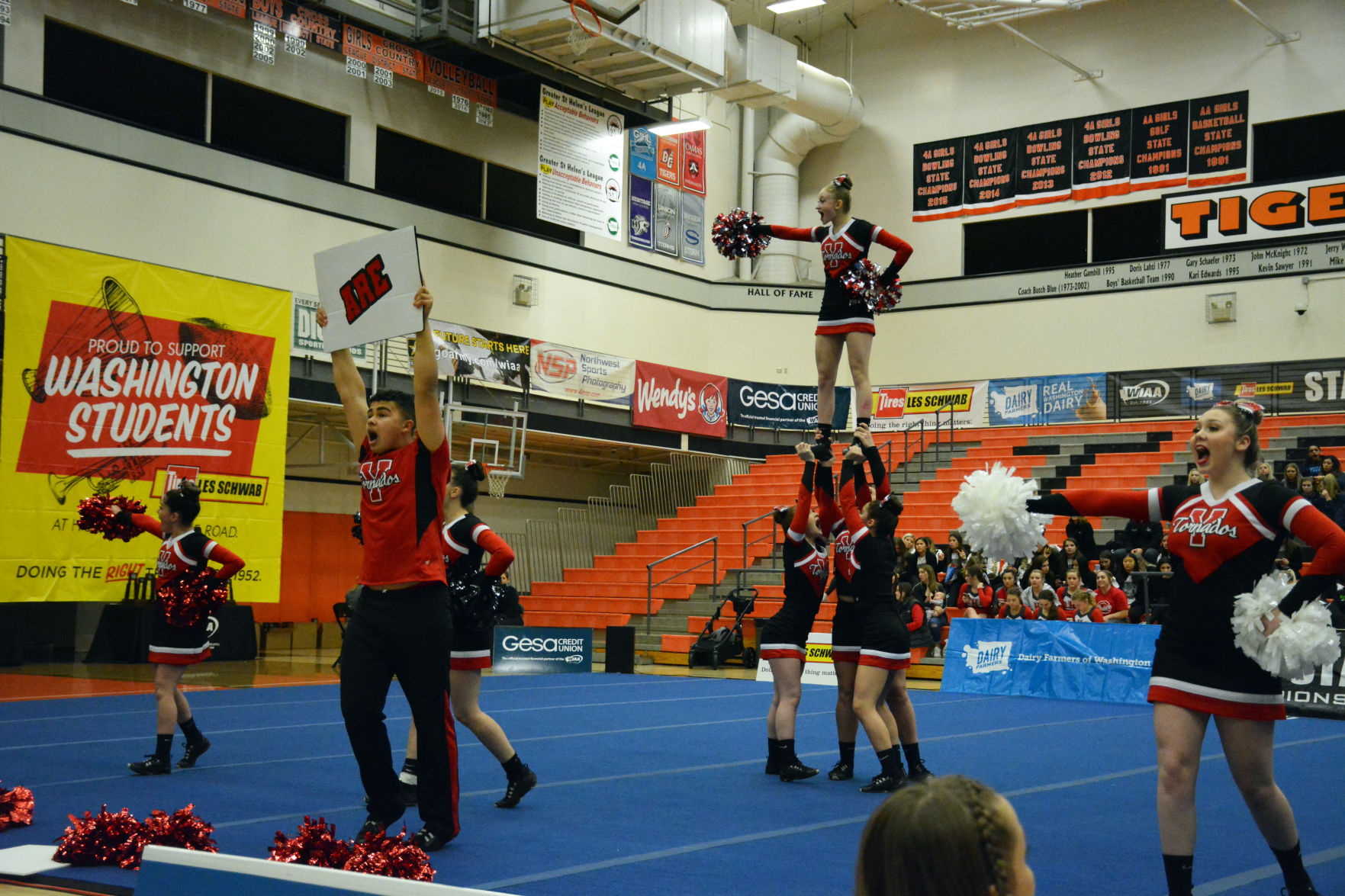 200213.yelm.cheer.3.jpg